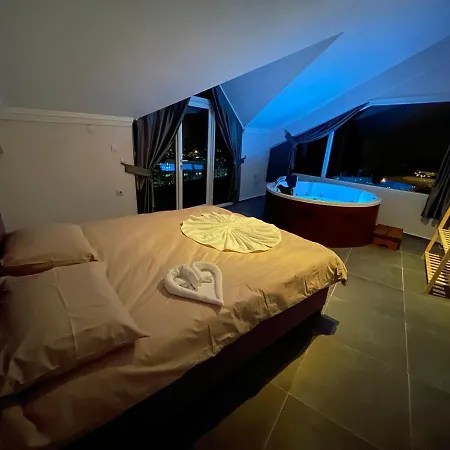 Fascinating With Jacuzzi And Balcony In